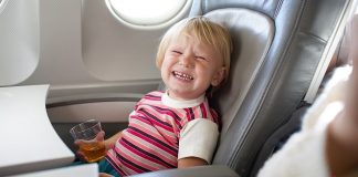 Quy định trẻ em đi máy bay của Hongkong Air