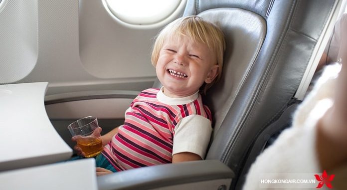 Quy định trẻ em đi máy bay của Hongkong Air